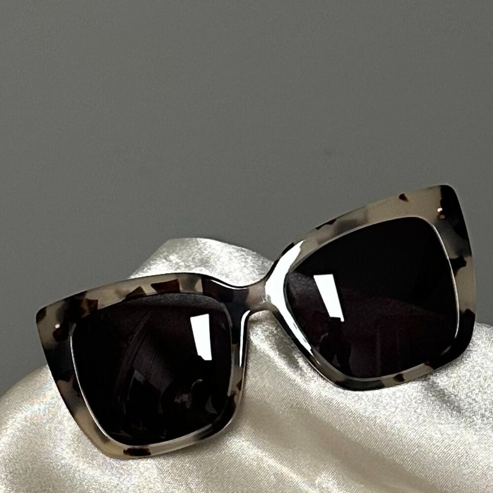 Lizzy Cat Eye Sunglasses